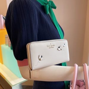 Kate Spade honey bee large continental wallet
PARCHMENT MULTI